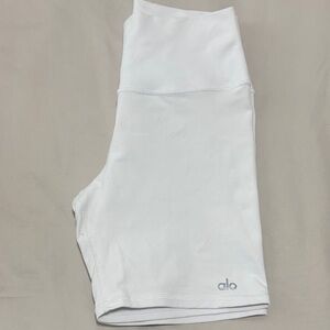 Alo White Biker Shorts!!